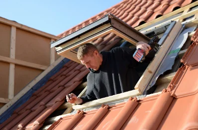 Pose de fenêtres de toit Velux au Tanu